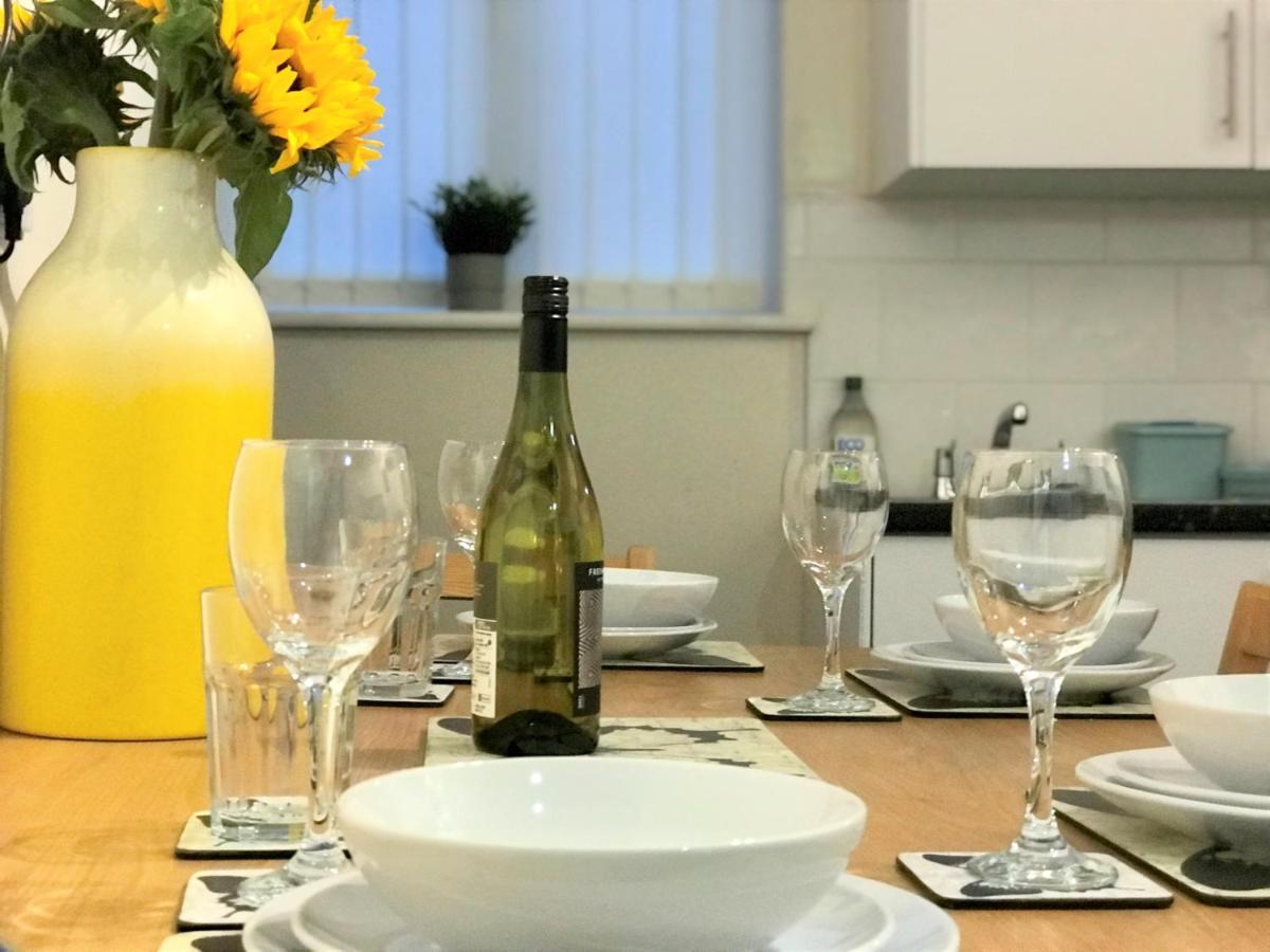 Welcoming Spacious 2-Bedroom House In St Helens St Helens  Bagian luar foto