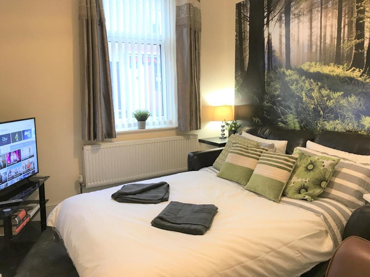 Welcoming Spacious 2-Bedroom House In St Helens St Helens  Bagian luar foto