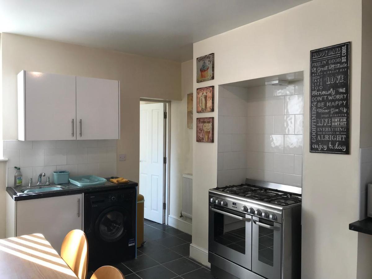 Welcoming Spacious 2-Bedroom House In St Helens St Helens  Bagian luar foto