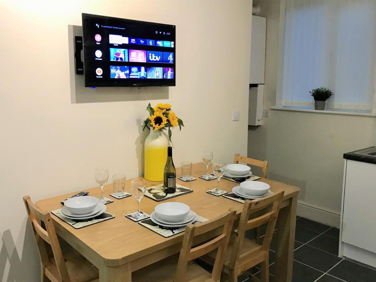 Welcoming Spacious 2-Bedroom House In St Helens St Helens  Bagian luar foto