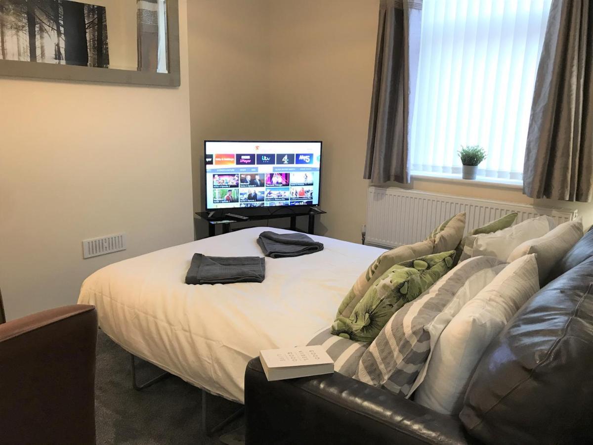 Welcoming Spacious 2-Bedroom House In St Helens St Helens  Bagian luar foto
